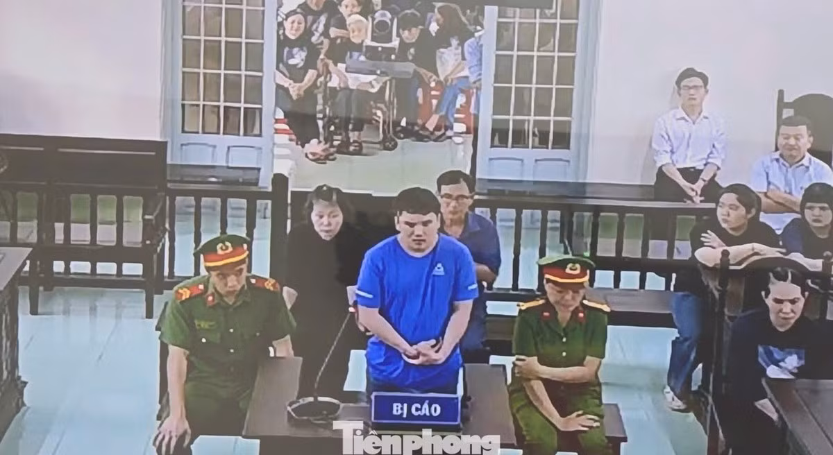 Bị cáo Nguyễn Văn Bảo Trung trả lời câu hỏi tại phiên tòa