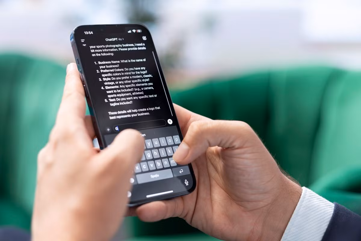 người dùng ứng dụng ChatGPT