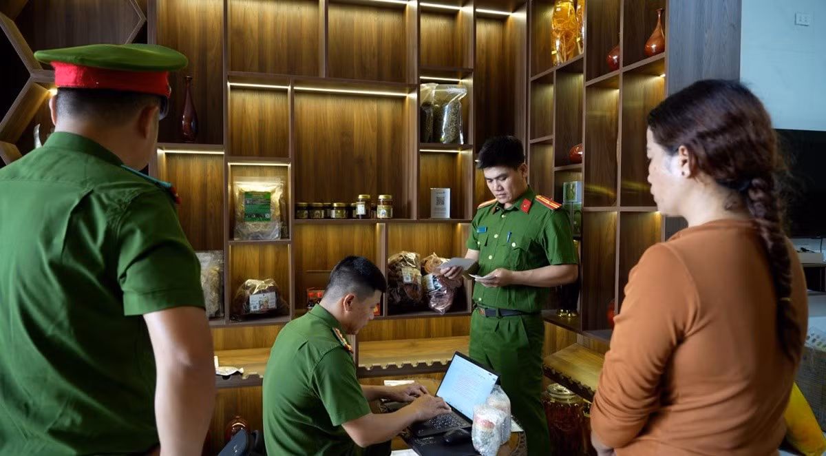 Công an khám xét cơ sở Già Làng Tây Nguyên