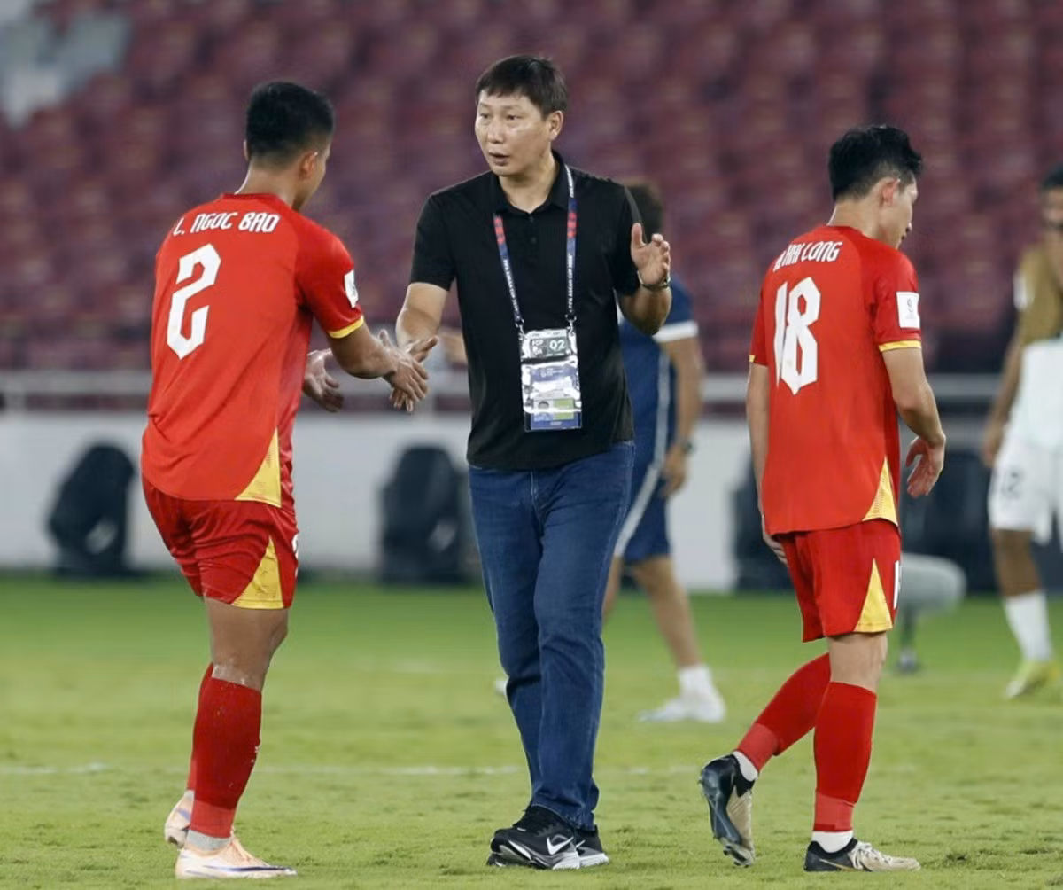 hlv Kim Sang Sik và các cầu thủ Việt Nam ở FIFA ASEAN Cup