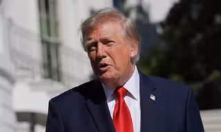Tổng thống Mỹ Trump nói không liên quan đến việc Ukraine bị gián đoạn kết nối Starlink