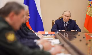 Tổng thống Nga Putin bất ngờ cải tổ hàng ngũ chỉ huy quân đội