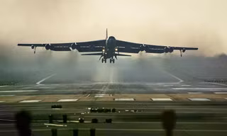 Tai nạn chết người đặt câu hỏi về 'pháo đài bay' B-52 già cỗi của Không quân Mỹ