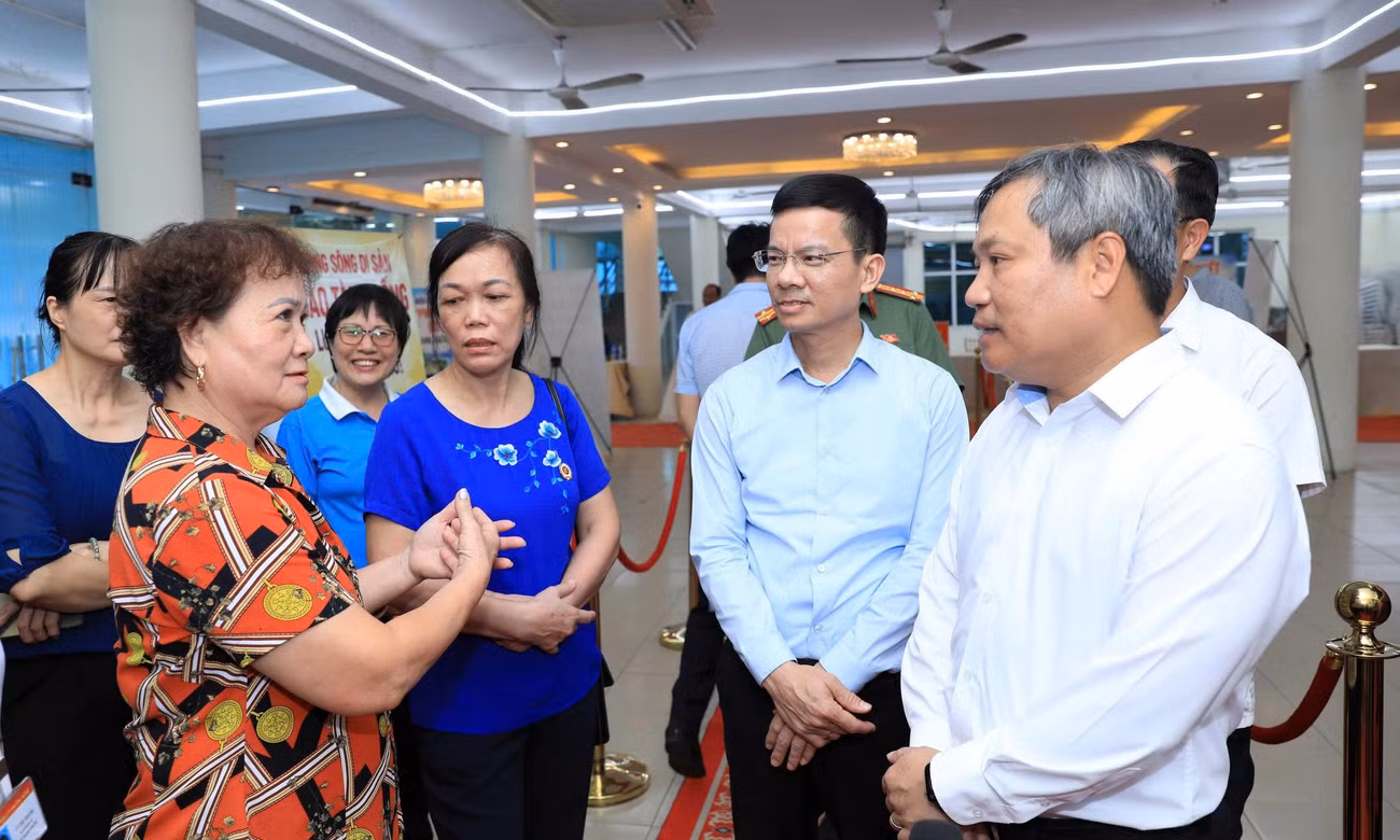 Chủ tịch Hà Nội chia sẻ với người dân Bồ Đề về quy hoạch sông Hồng