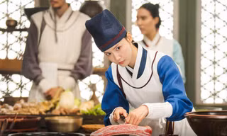 Ngự Trù Của Bạo Chúa tập 7 và 8: “Ma nữ” thi nấu ăn mà tay bị thương, nồi mất nắp