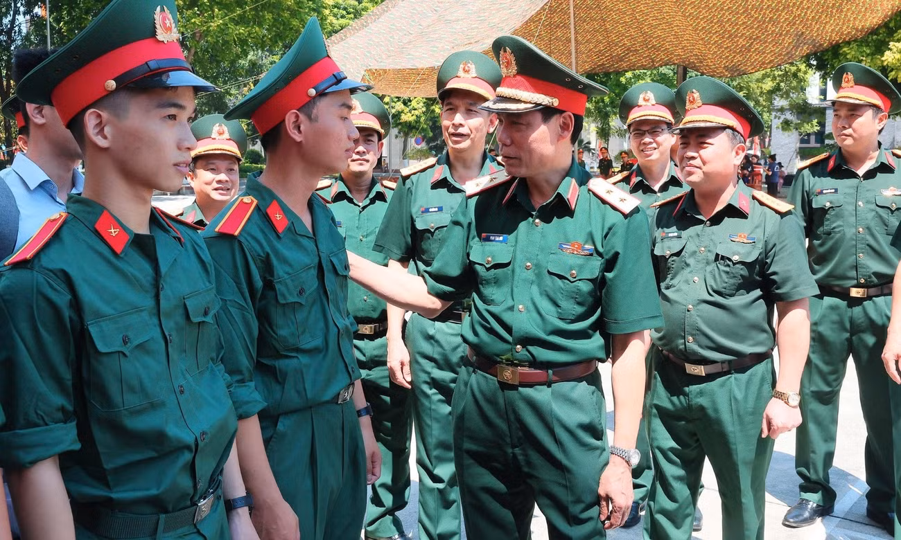 Những sĩ quan hậu cần tương lai được phát quân tư trang gì ngày nhập học?