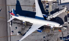 Máy bay Airbus 350 va chạm Boeing 777 