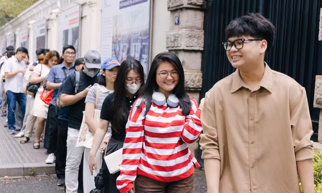 Xếp hàng thăm tòa nhà mỗi năm chỉ mở một lần ở TPHCM