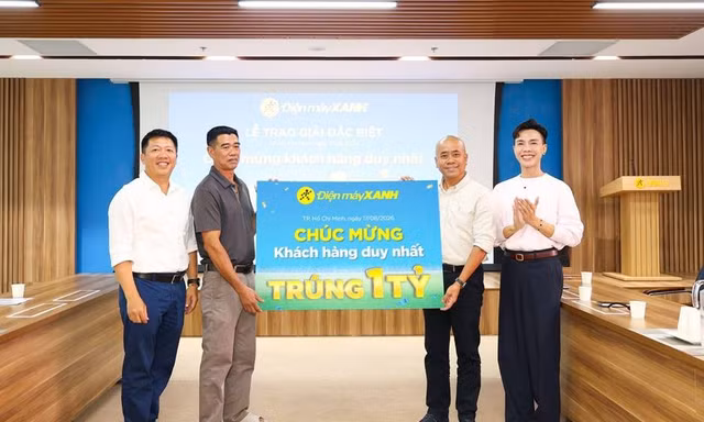 Khách hàng Điện máy Xanh đổi đời thành “tỷ phú” khi mua tivi chưa đến 9 triệu đồng