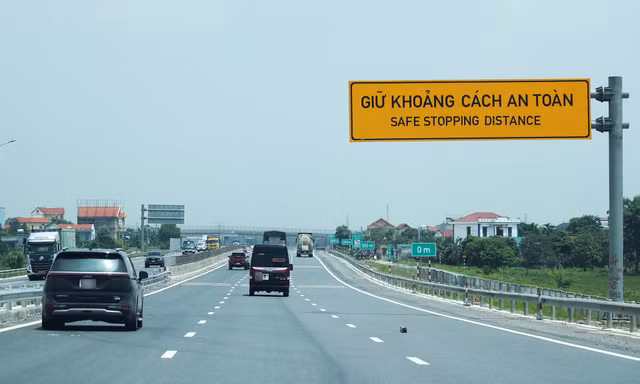 Bổ sung biển báo khoảng cách trên 7 tuyến cao tốc, chốt hạn 31/10